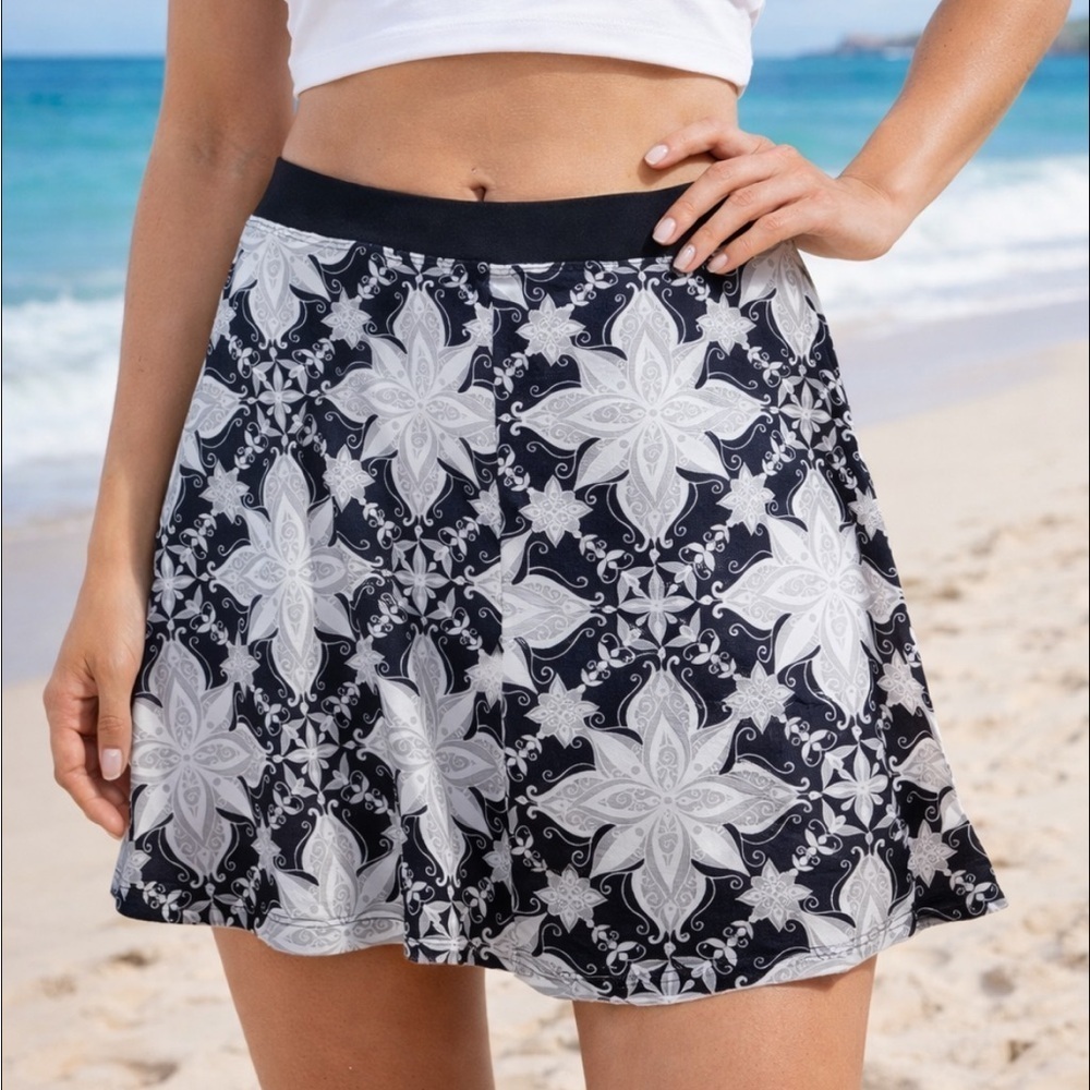 EXCELLENT CONDITION SIZE MEDIUM PRANA FLORAL PRINT BLACK/WHITE A-LINE SKIRT
